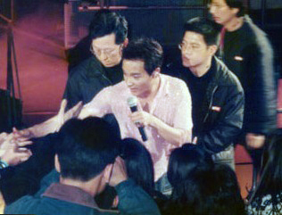 张国荣告别乐坛演唱会